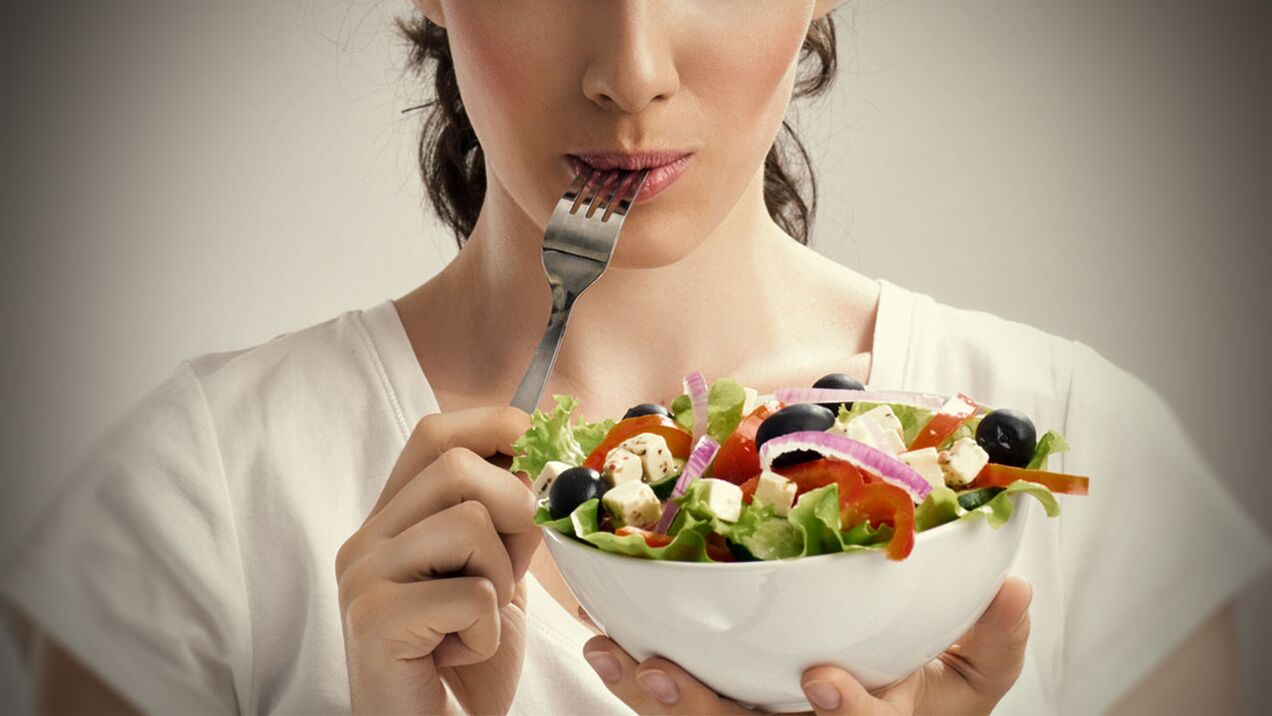 Зеленчукова салата в диетата на отслабващо момиче