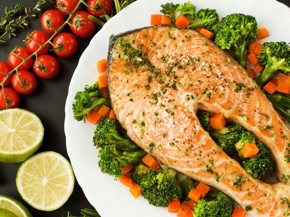 Печената риба със зеленчуци е чудесен вариант за обяд за отслабване
