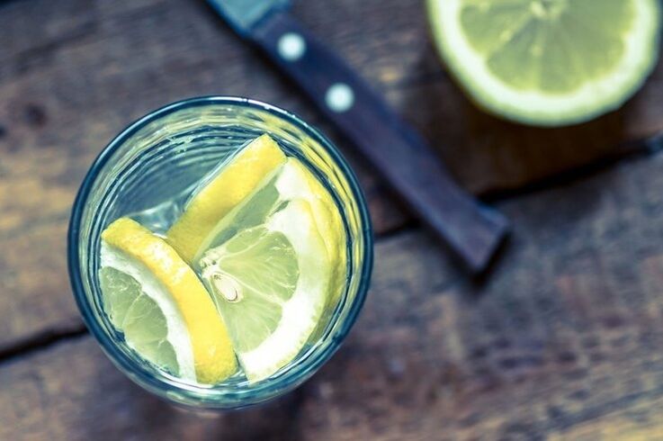 вода с лимон за отслабване